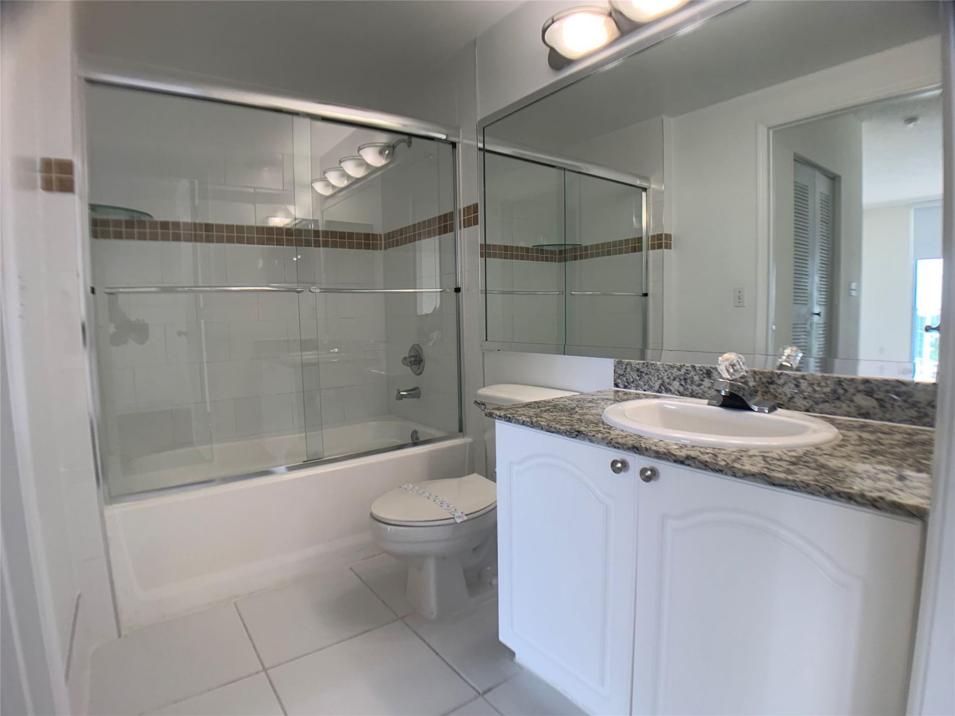 19455 NE 10 Avenue, Unit 6-514, North Miami Beach, FL 33179 Photo