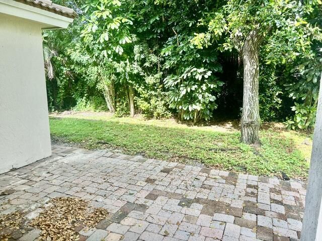 541 Alejandro Lane, Lake Belvedere Estates, FL 33413 Photo