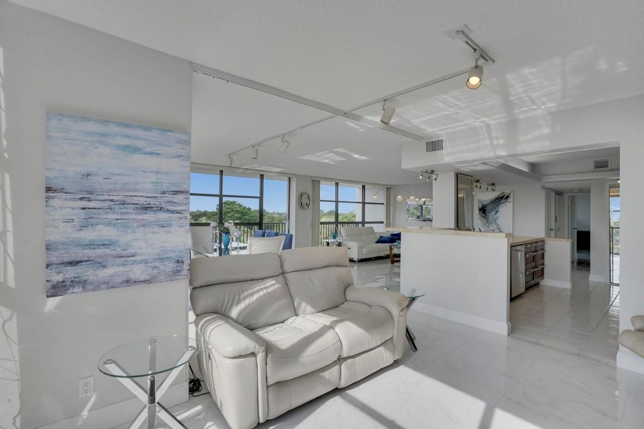 600 Parkview Drive, Unit 531, Hallandale Beach, FL 33009 Photo