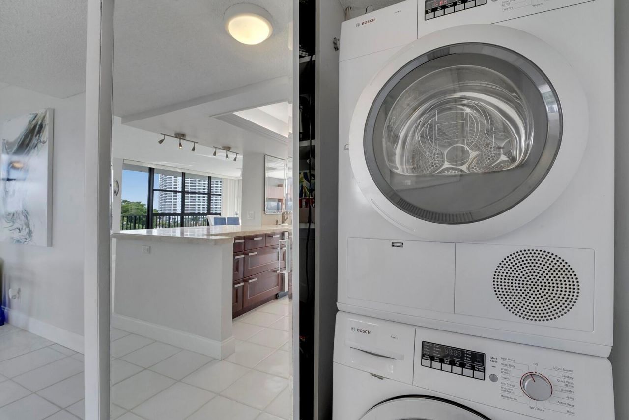 600 Parkview Drive, Unit 531, Hallandale Beach, FL 33009 Photo