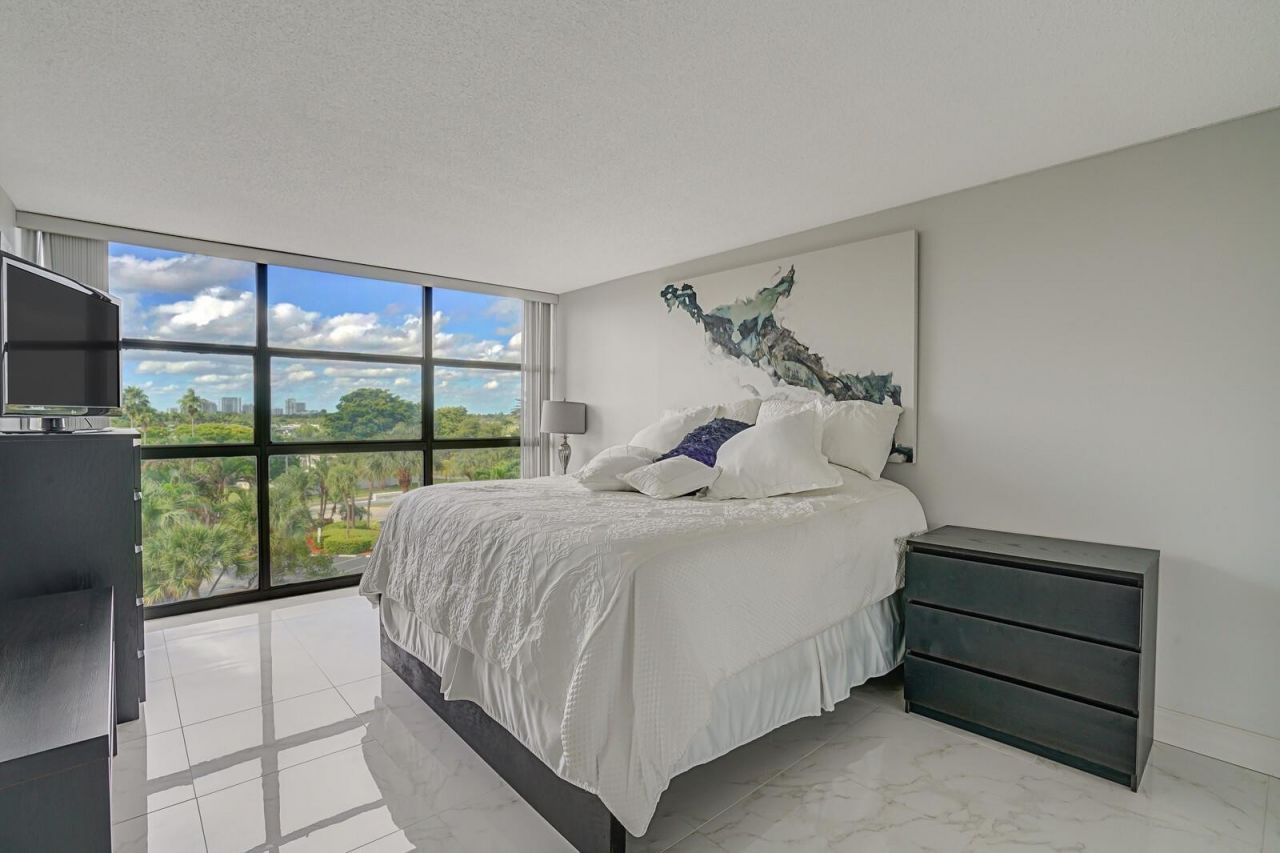 600 Parkview Drive, Unit 531, Hallandale Beach, FL 33009 Photo