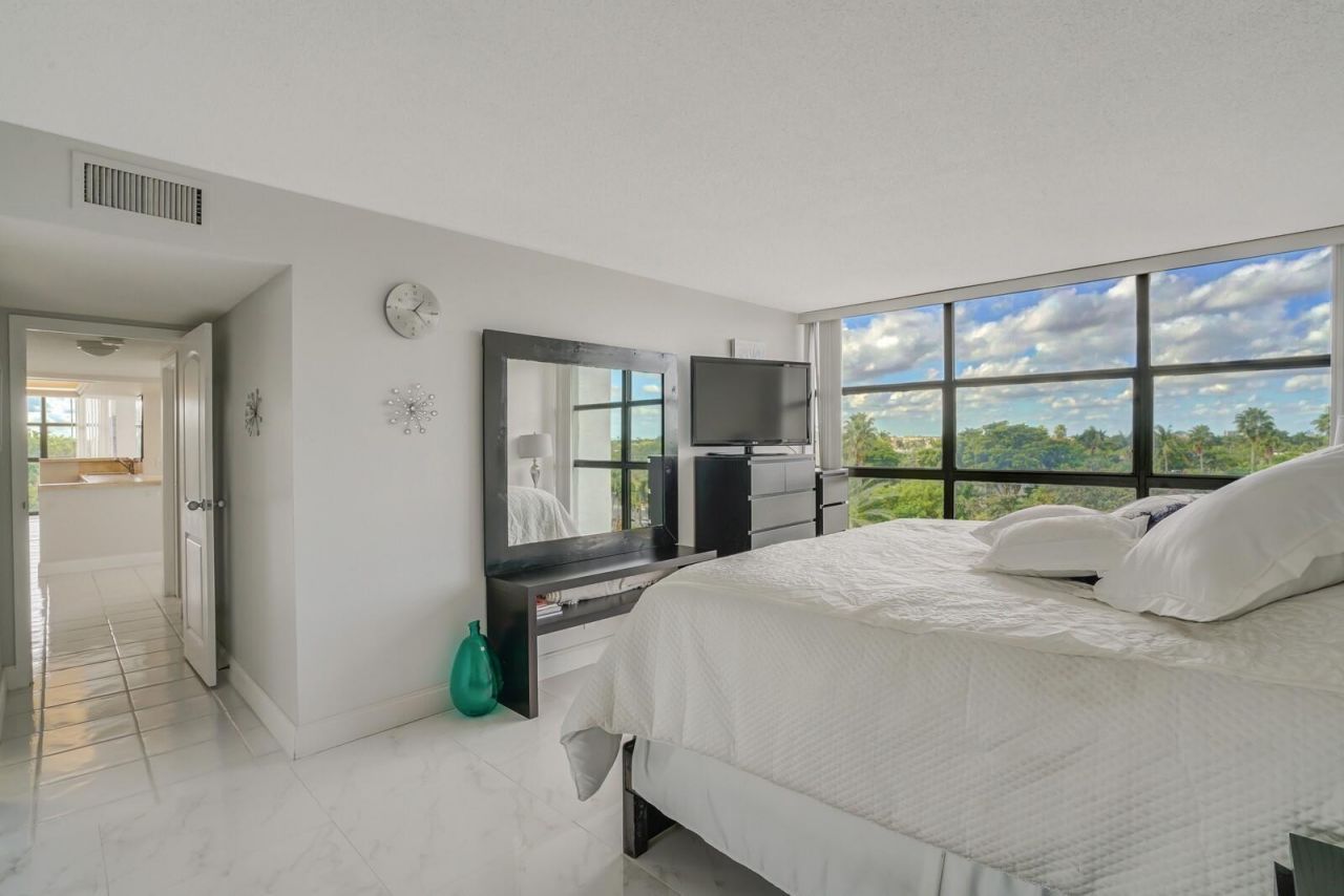 600 Parkview Drive, Unit 531, Hallandale Beach, FL 33009 Photo