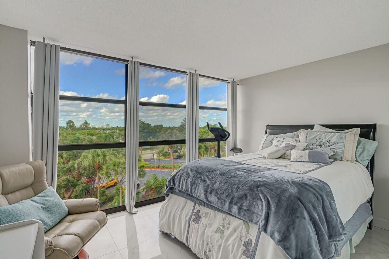 600 Parkview Drive, Unit 531, Hallandale Beach, FL 33009 Photo