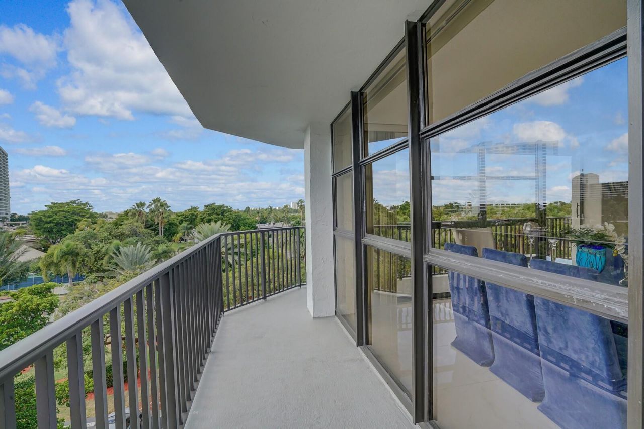 600 Parkview Drive, Unit 531, Hallandale Beach, FL 33009 Photo