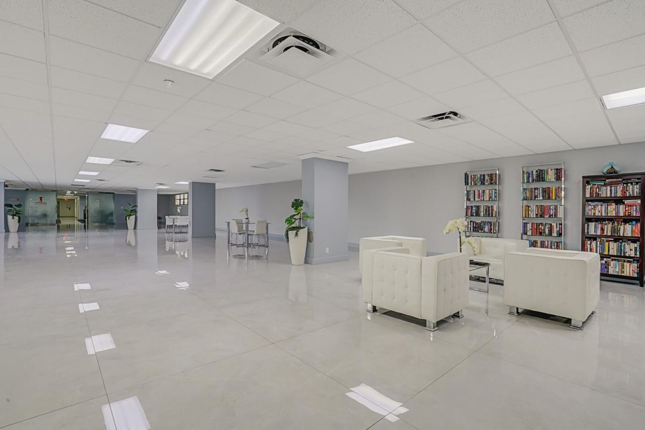 600 Parkview Drive, Unit 531, Hallandale Beach, FL 33009 Photo