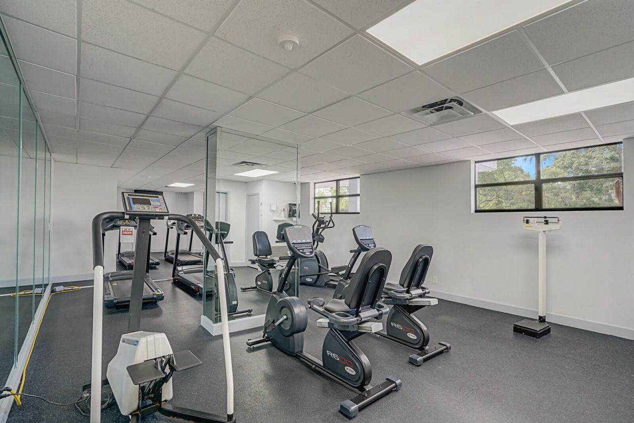 600 Parkview Drive, Unit 531, Hallandale Beach, FL 33009 Photo