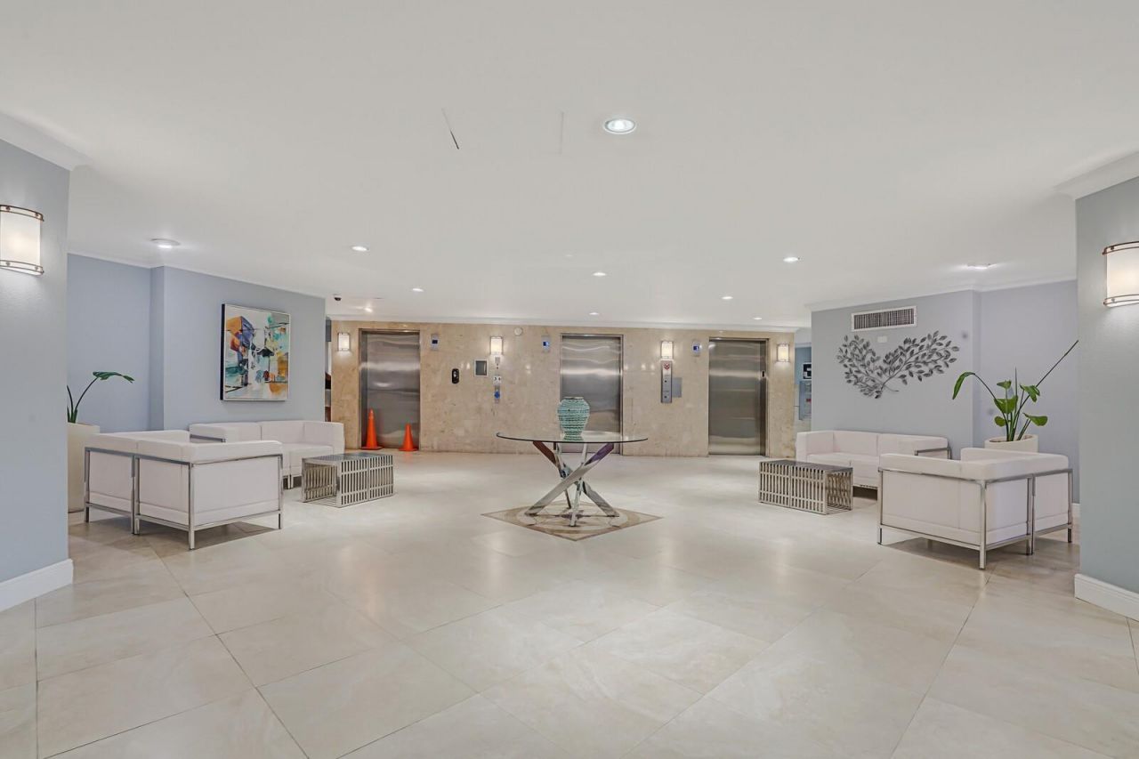 600 Parkview Drive, Unit 531, Hallandale Beach, FL 33009 Photo