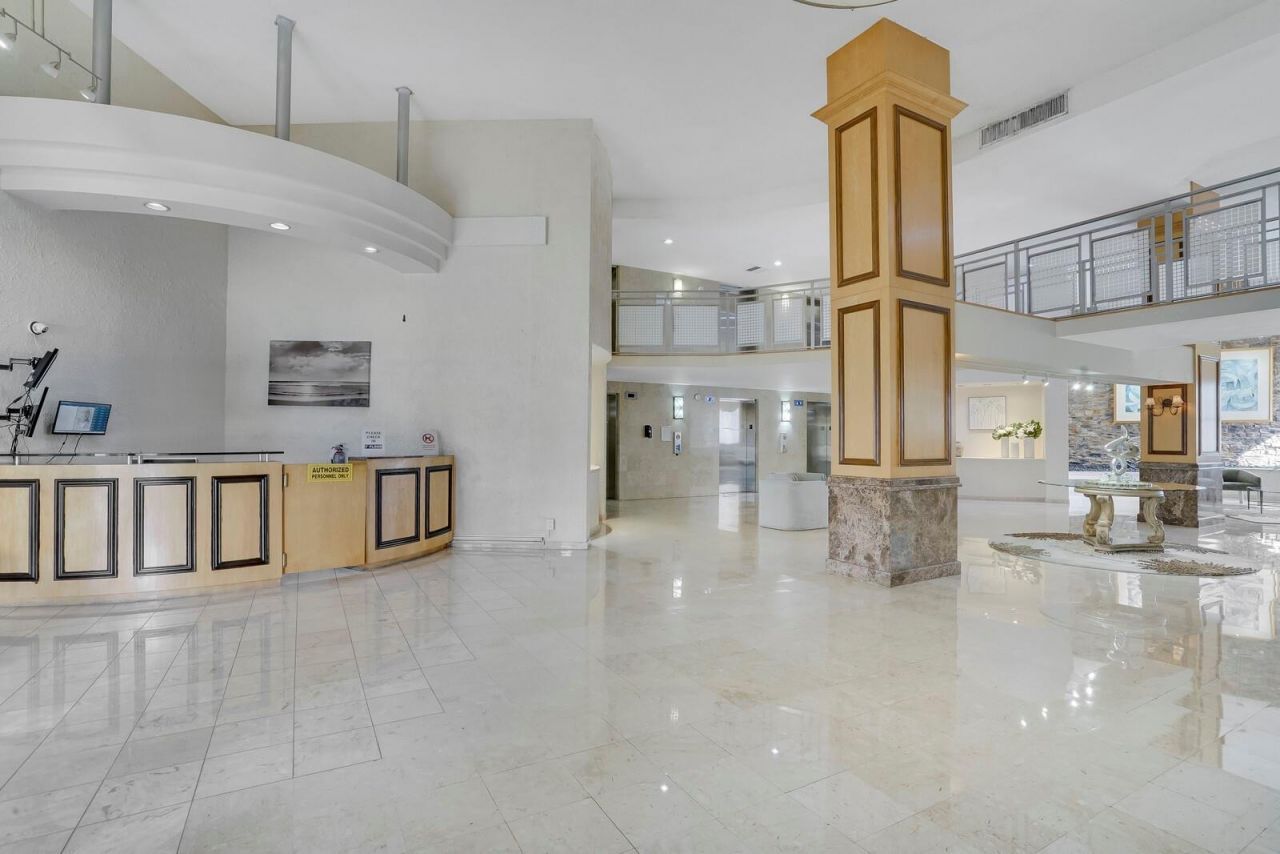 600 Parkview Drive, Unit 531, Hallandale Beach, FL 33009 Photo