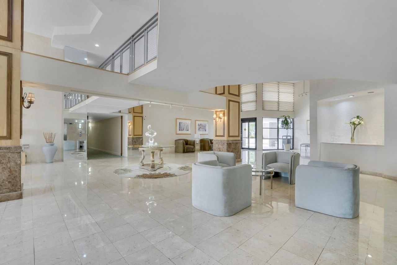 600 Parkview Drive, Unit 531, Hallandale Beach, FL 33009 Photo