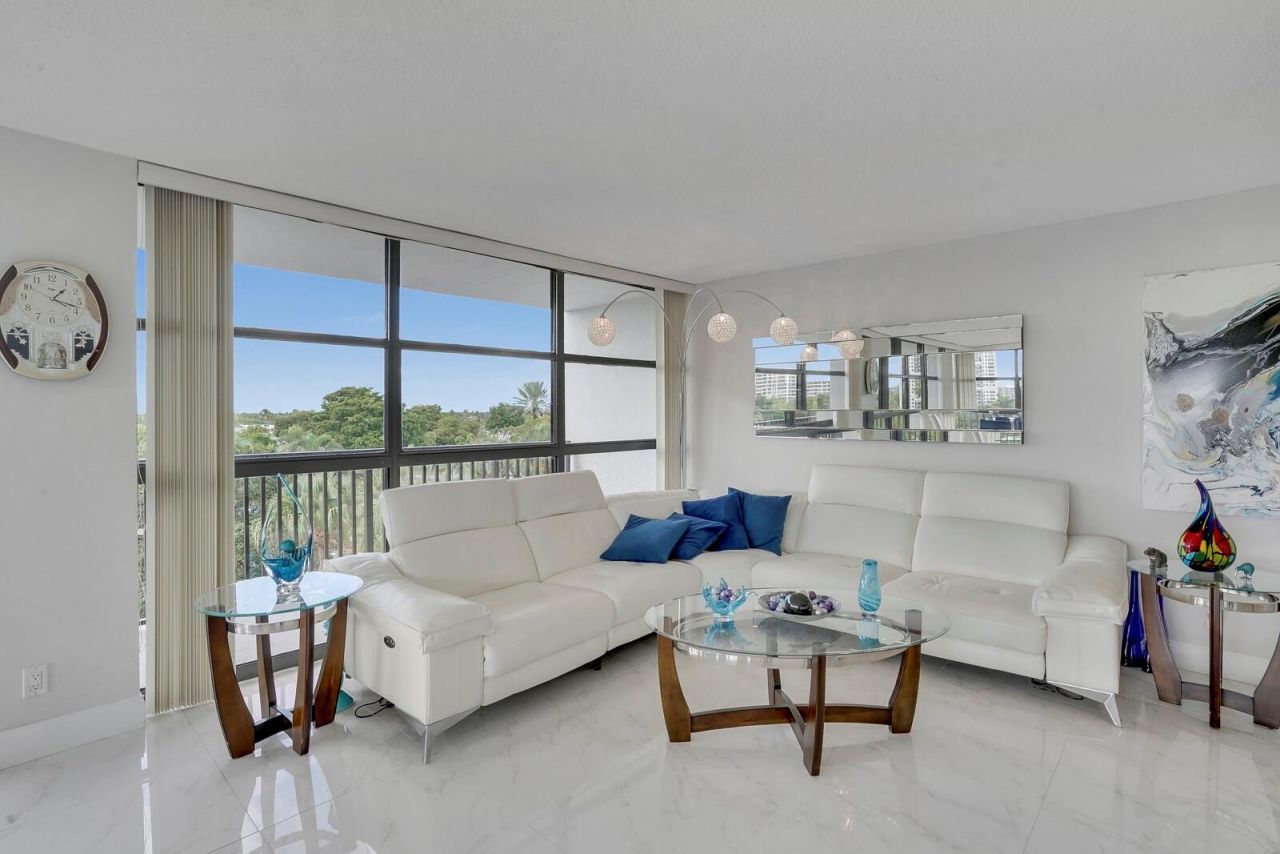 600 Parkview Drive, Unit 531, Hallandale Beach, FL 33009 Photo