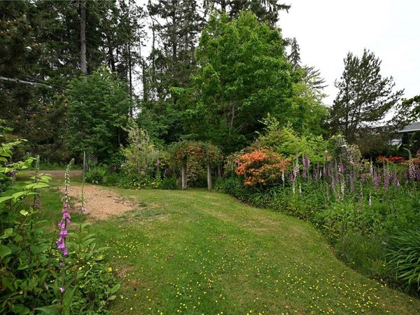 7095 Richview Dr , Unit #B, Sooke, BC V9Z 0T3