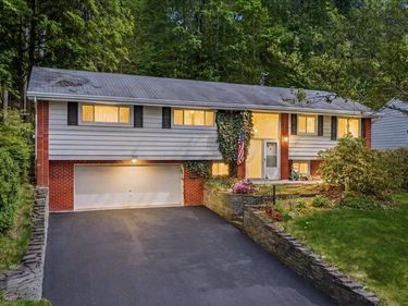916 Chestnut Lane , Vestal, NY 13850