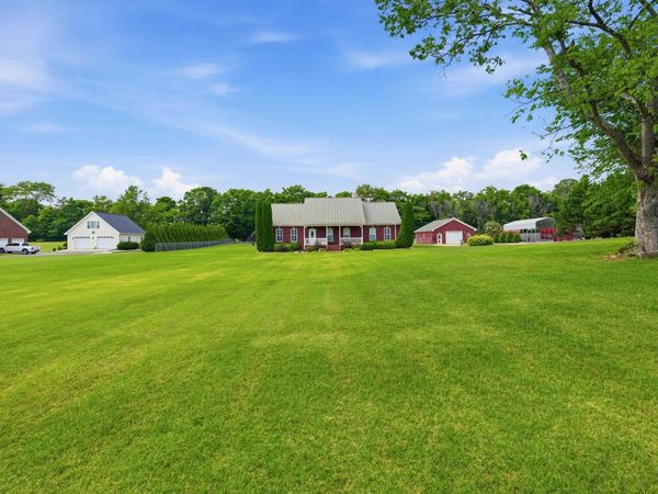 903 Betty Rose Ln, Tuscumbia, AL 35674