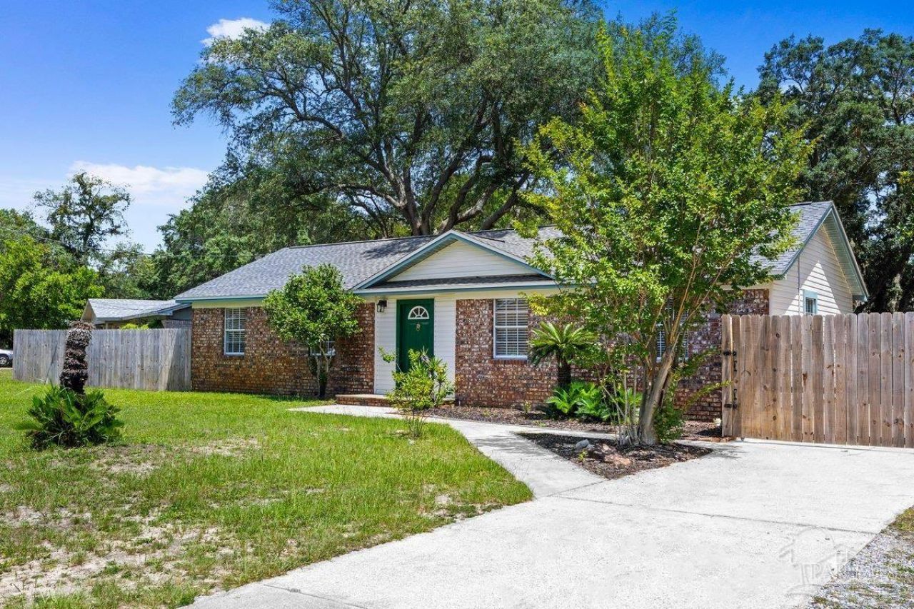 3135 Notre Dame Dr, Gulf Breeze, FL 32563 Main Photo