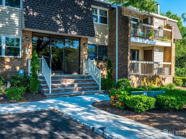 812 Sharon Garden Court, Woodbridge, NJ 07095