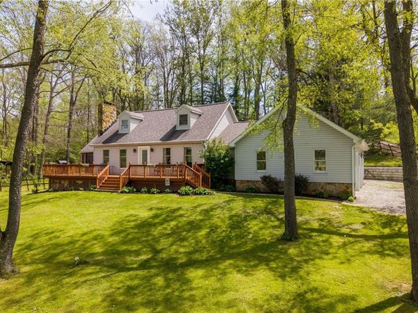 10 Oakridge Ln , Hickory, PA 15340