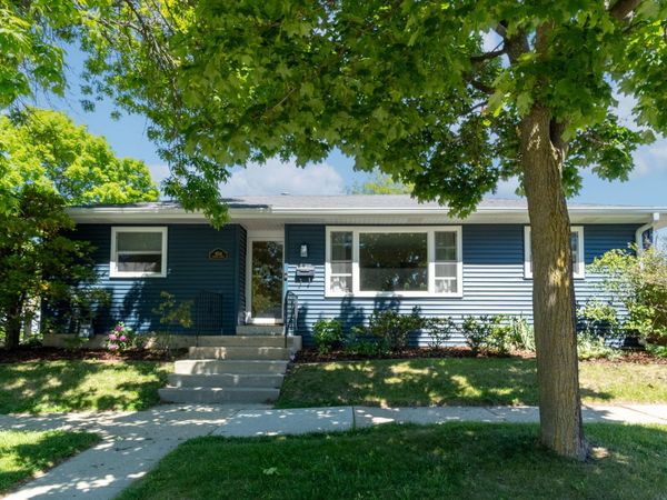4554 S Vermont Ave, Saint Francis, WI 53235