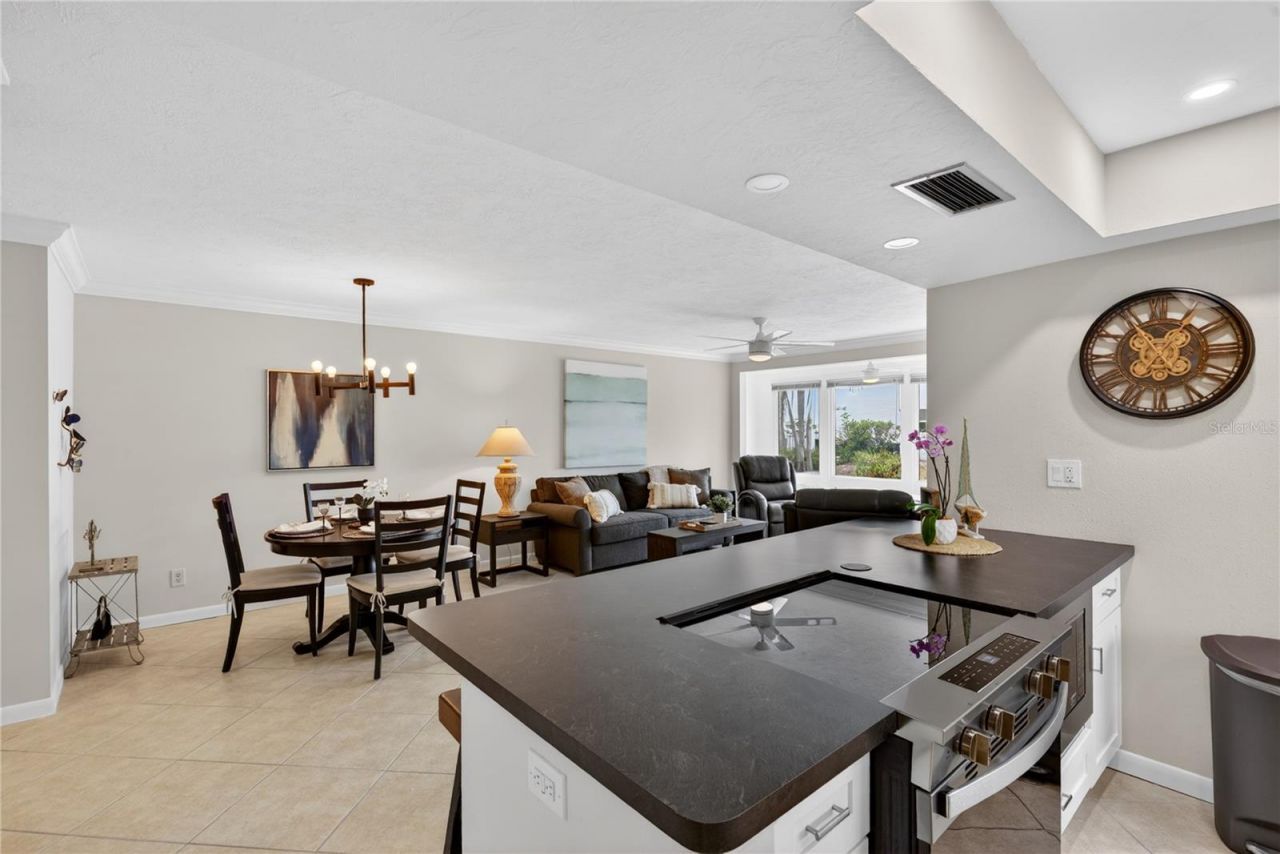 1128 W Peppertree Lane , Unit 111, Sarasota, FL 34242 Photo