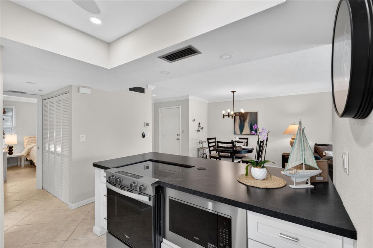 1128 W Peppertree Lane , Unit 111, Sarasota, FL 34242 Photo