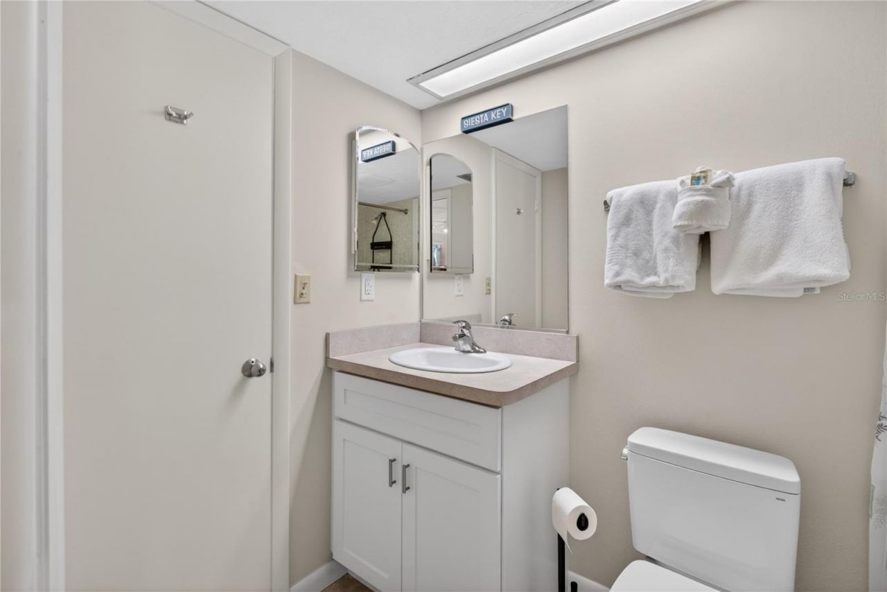 1128 W Peppertree Lane , Unit 111, Sarasota, FL 34242 Photo