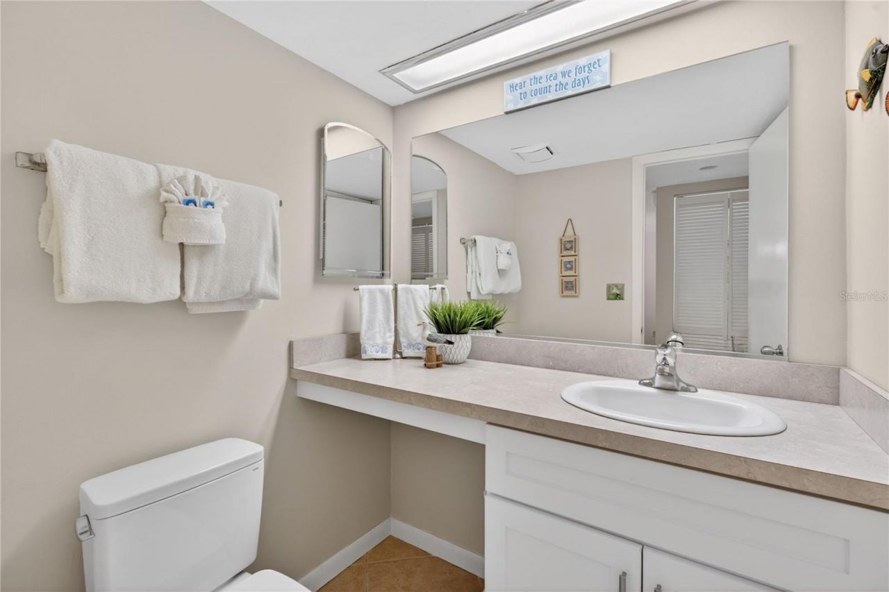1128 W Peppertree Lane , Unit 111, Sarasota, FL 34242 Photo