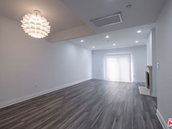 147 Doheny, Unit 303, Los Angeles, CA 90048