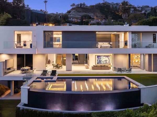 1401 Londonderry Place , Los Angeles, CA 90069