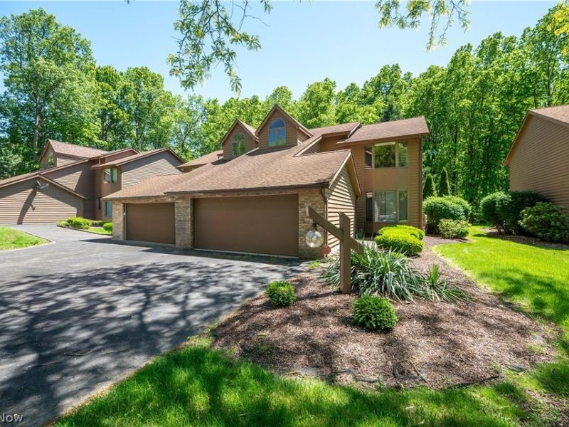 9114 Inverrary Drive SE, Howland, OH 44484 Photo 2