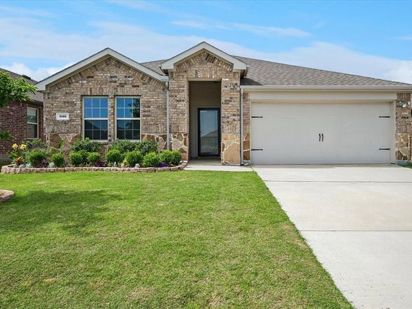 936 Glover Drive , Aubrey, TX 76227