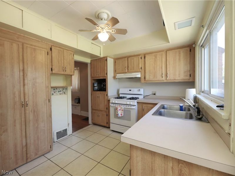 4808 Ira Avenue, Cleveland, OH 44144 Photo 10