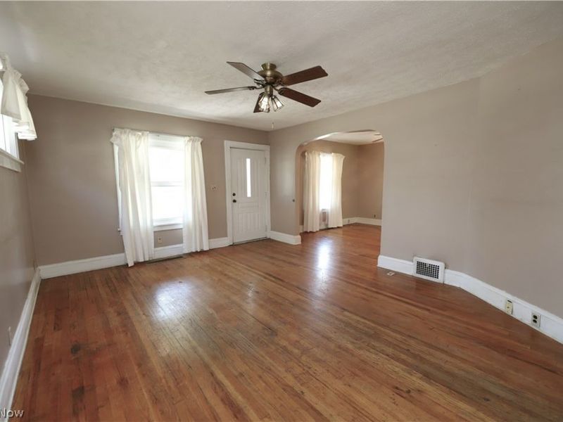 4808 Ira Avenue, Cleveland, OH 44144 Photo 4