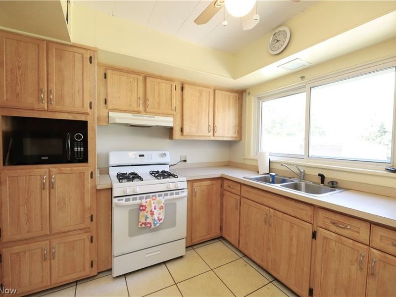 4808 Ira Avenue, Cleveland, OH 44144 Photo 8
