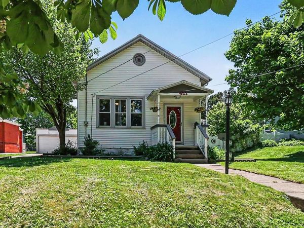411 5th Street, Manistee, MI 49660