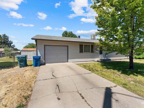 111 Goodall, Mountain Home, ID 83647