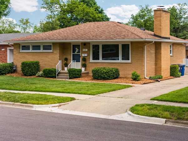 1559 Glastonbury Road, Ann Arbor, MI 48103