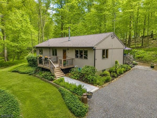 616 Woodglen Rd, Lebanon, NJ 08826