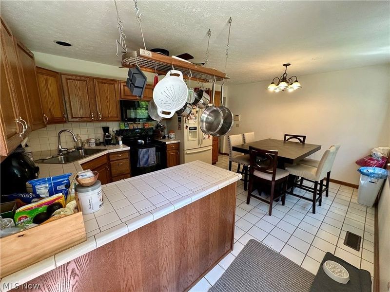 16492 Sunwood Oval, Strongsville, OH 44136 Photo 5