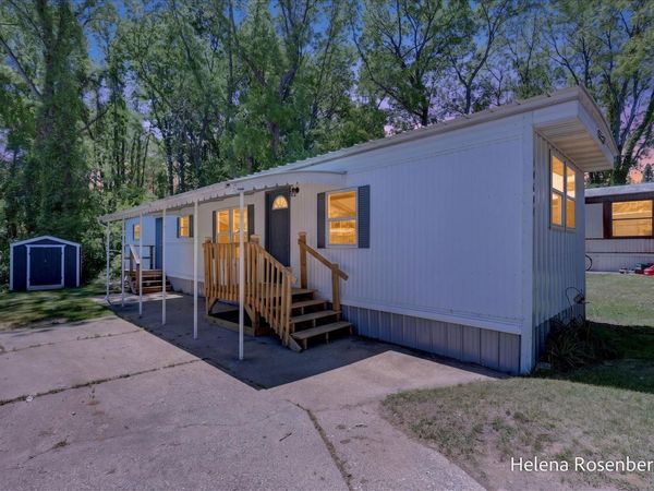 10604 Peachtree Street, Plainwell, MI 49080
