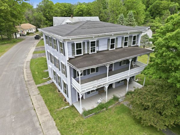 20 Main St, Chester, MA 01011