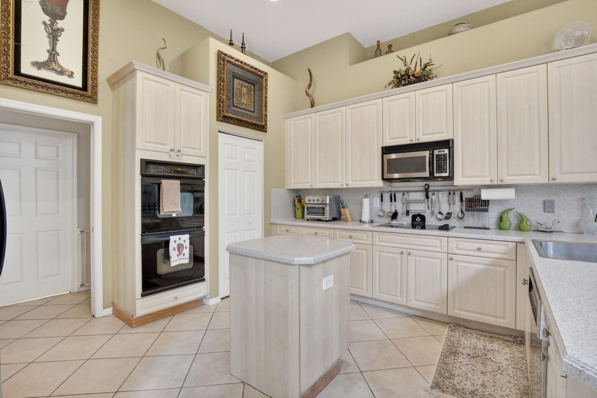 8106 N Savannah Circle, Davie, FL 33328 Photo