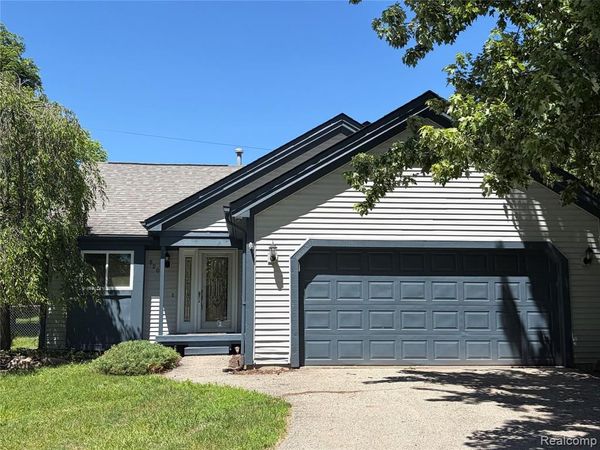 520 Springle Drive, Waterford Twp, MI 48327