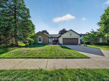 5069 Prentis Drive, Troy, MI 48085