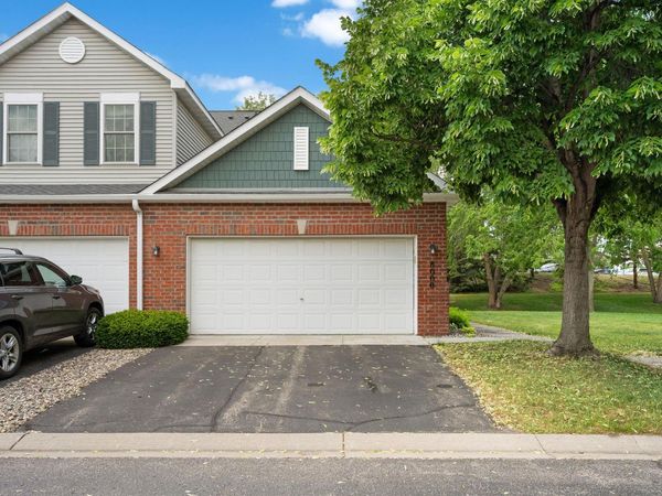 8000 Stratford Circle S, Shakopee, MN 55379