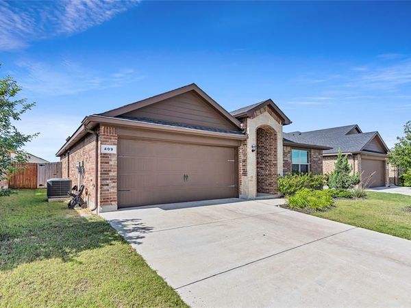 409 Foxhunter Street, Fort Worth, TX 76131