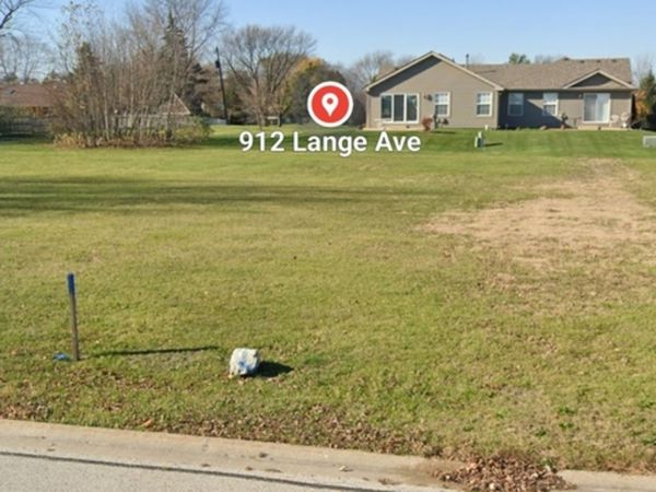 912 Lange Avenue , Beecher, IL 60401