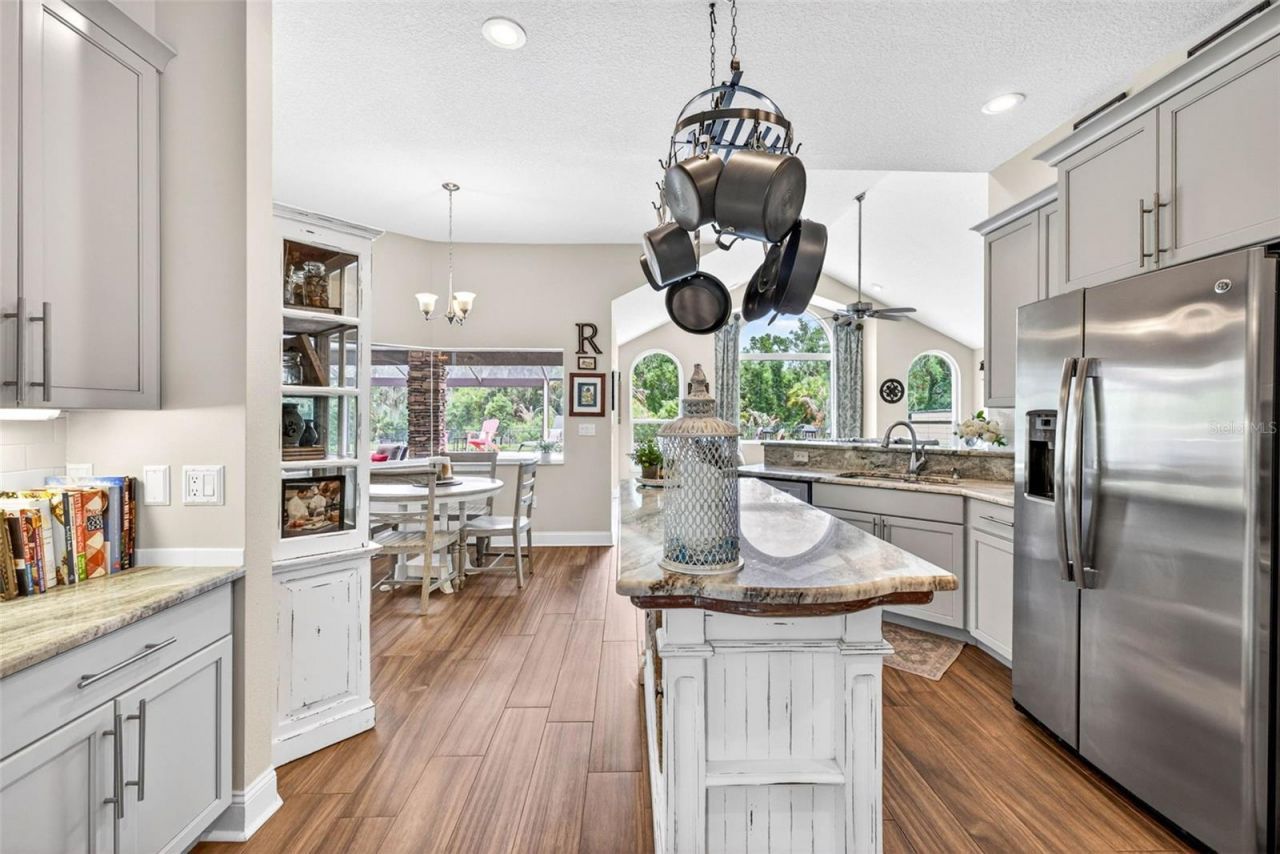 3904 S Nine Drive, Valrico, FL 33596 Photo