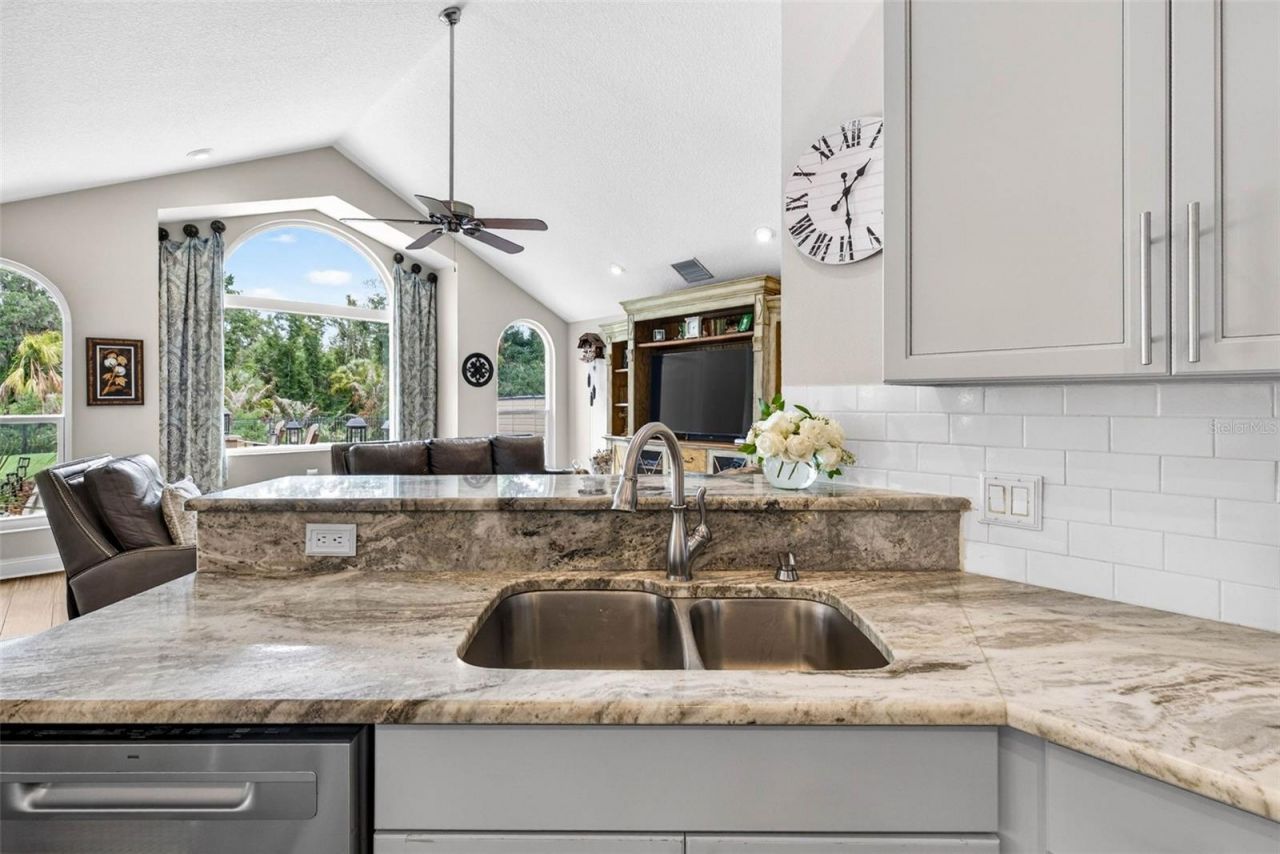 3904 S Nine Drive, Valrico, FL 33596 Photo