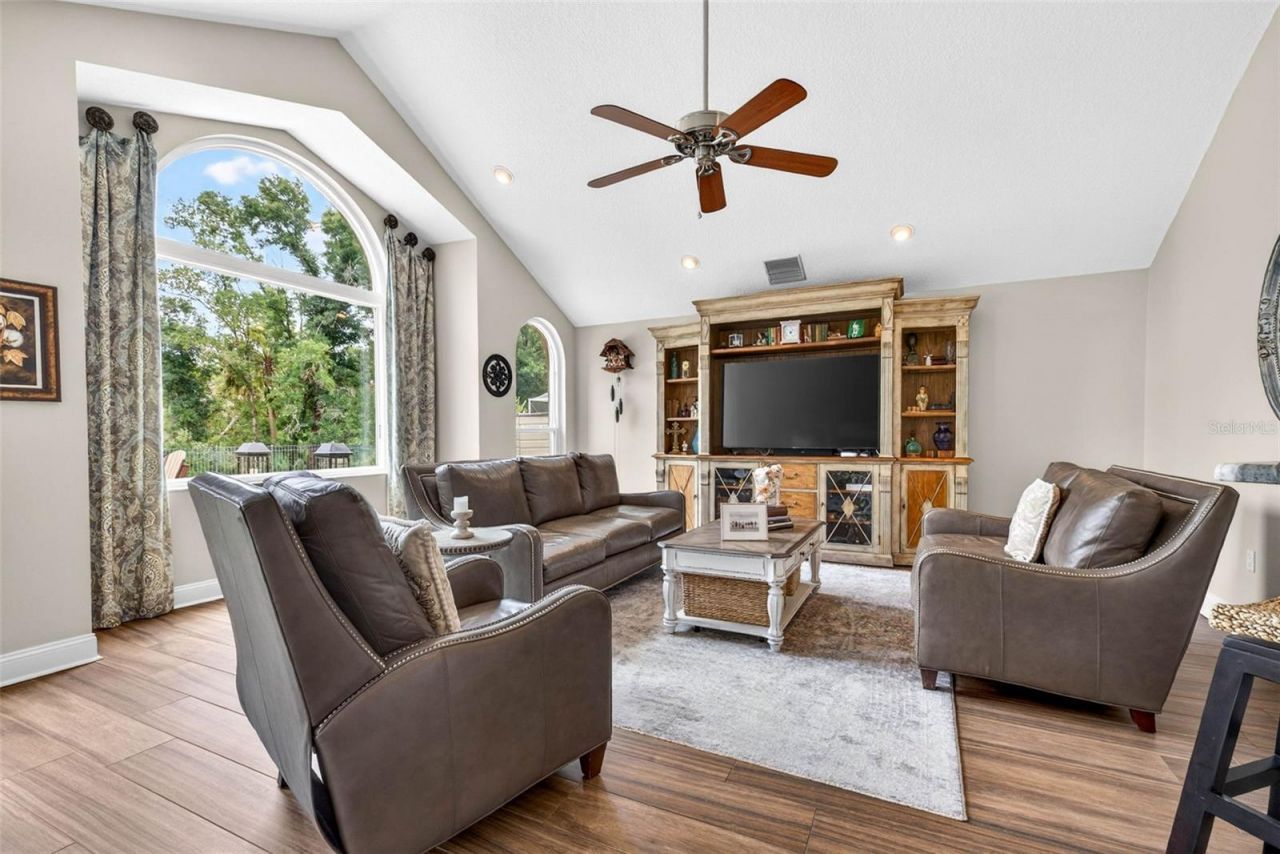 3904 S Nine Drive, Valrico, FL 33596 Photo