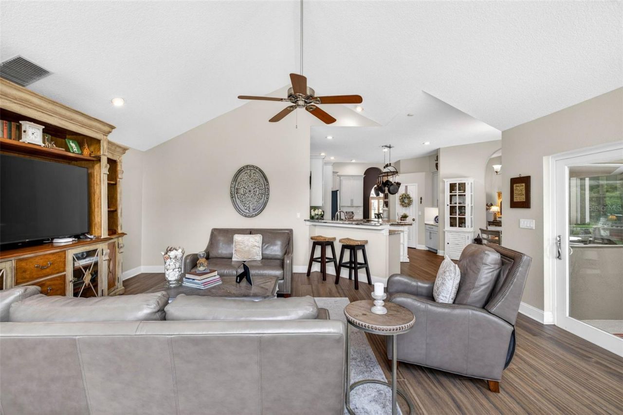 3904 S Nine Drive, Valrico, FL 33596 Photo