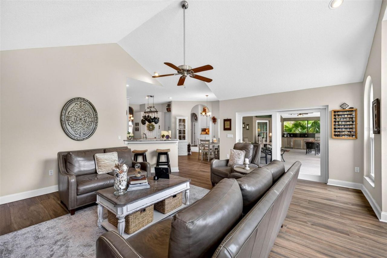 3904 S Nine Drive, Valrico, FL 33596 Photo